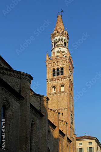 Duomo di Crema: la torre campanaria (secoli XIII - XIV)