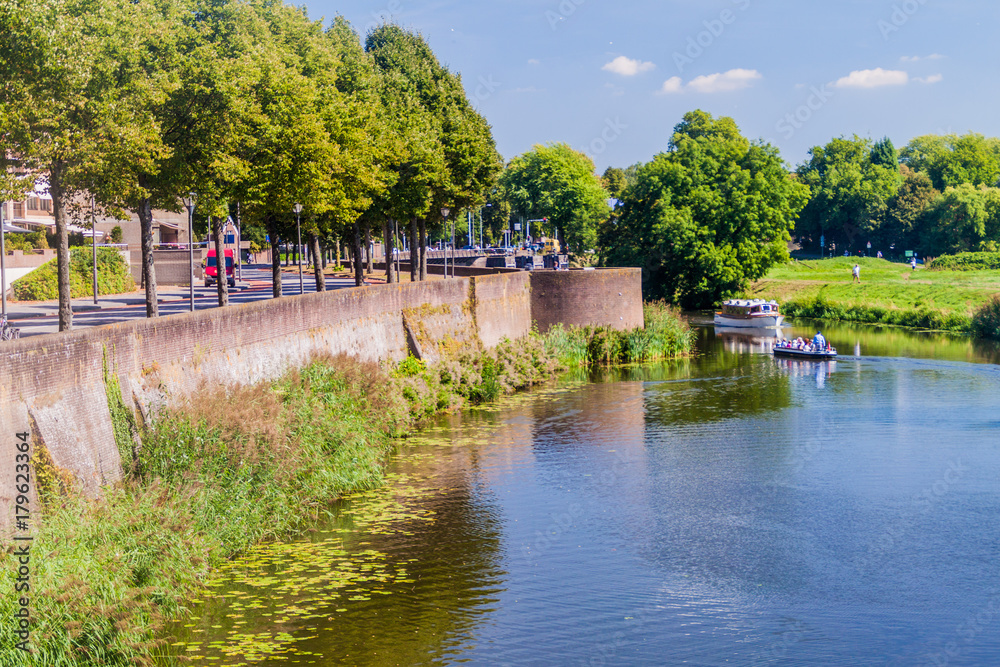 Fototapeta premium Moat around a city center of Den Bosch, Netherlands