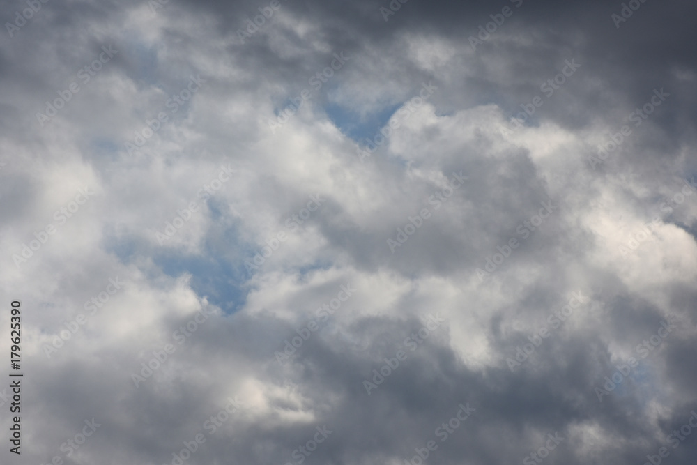  青空と雲「空想・雲のモンスター（ドラゴンの顔のイメージなど）」