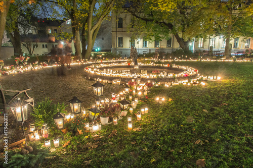 Minneslund på Katarina kyrka med mängder med ljus tända på Allhelgonaafton photo