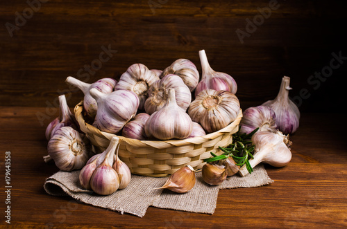 Raw garlic cloves