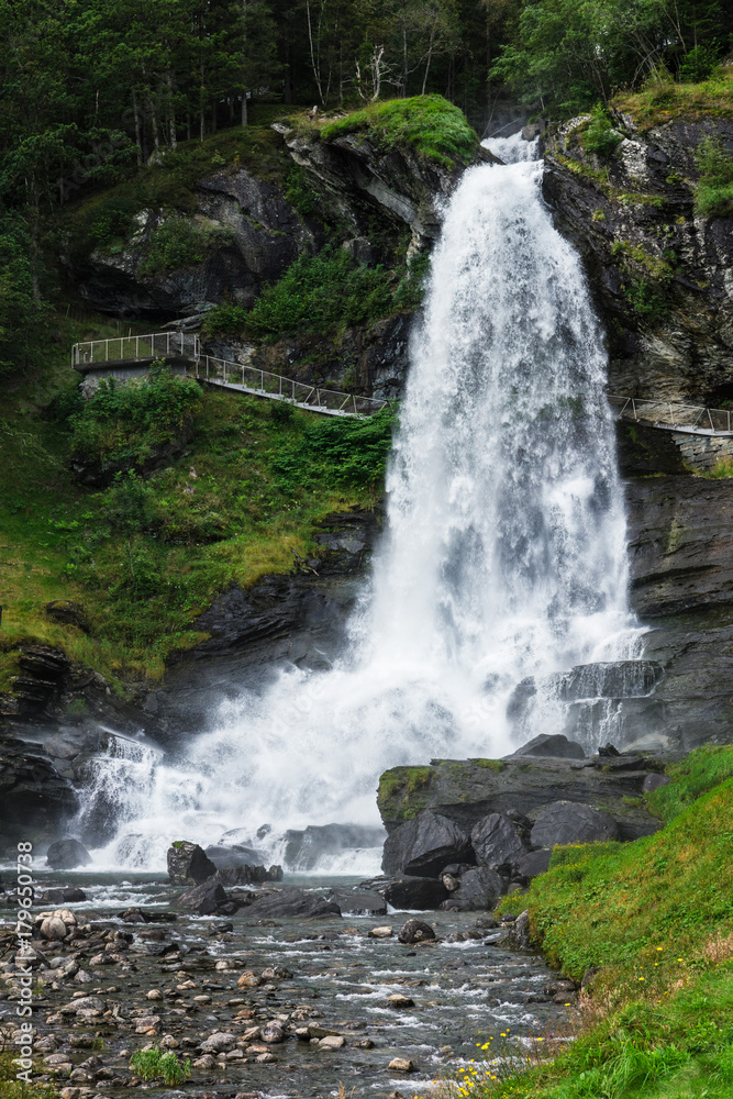 Naklejka premium Steinsdalsfossen a gorgeous waterfall