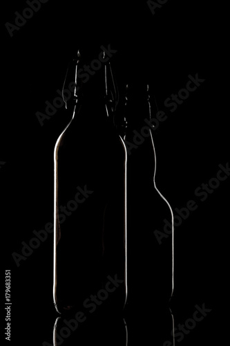Silhouette bottiglie di birra photo