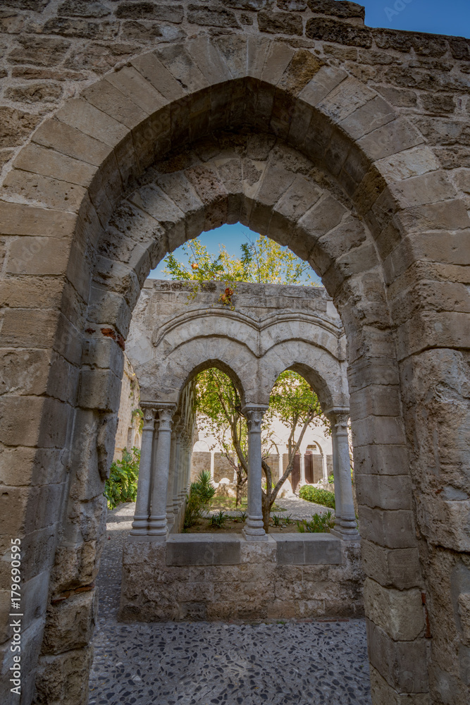 Vista sul chiostro della chiesa di San Giovanni degli Eremiti, città di Palermo IT