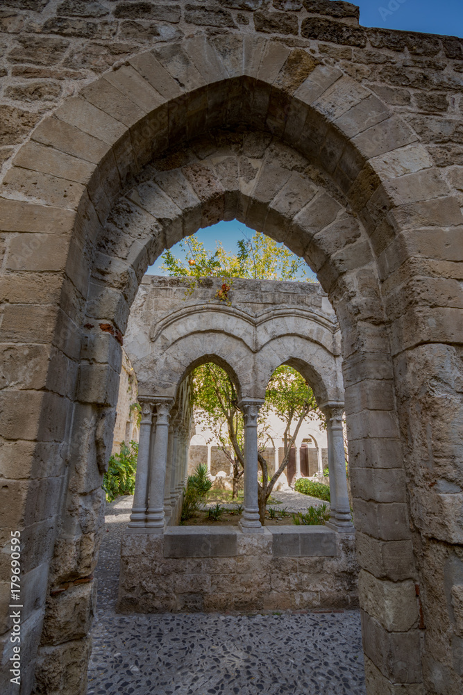 Vista sul chiostro della chiesa di San Giovanni degli Eremiti, città di Palermo IT Vista sul chiostro della chiesa di San Giovanni degli Eremiti, città di Palermo IT