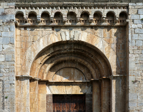 Portail de l'aglise Saint-Cécile de Molló, Catalogne, Espagne