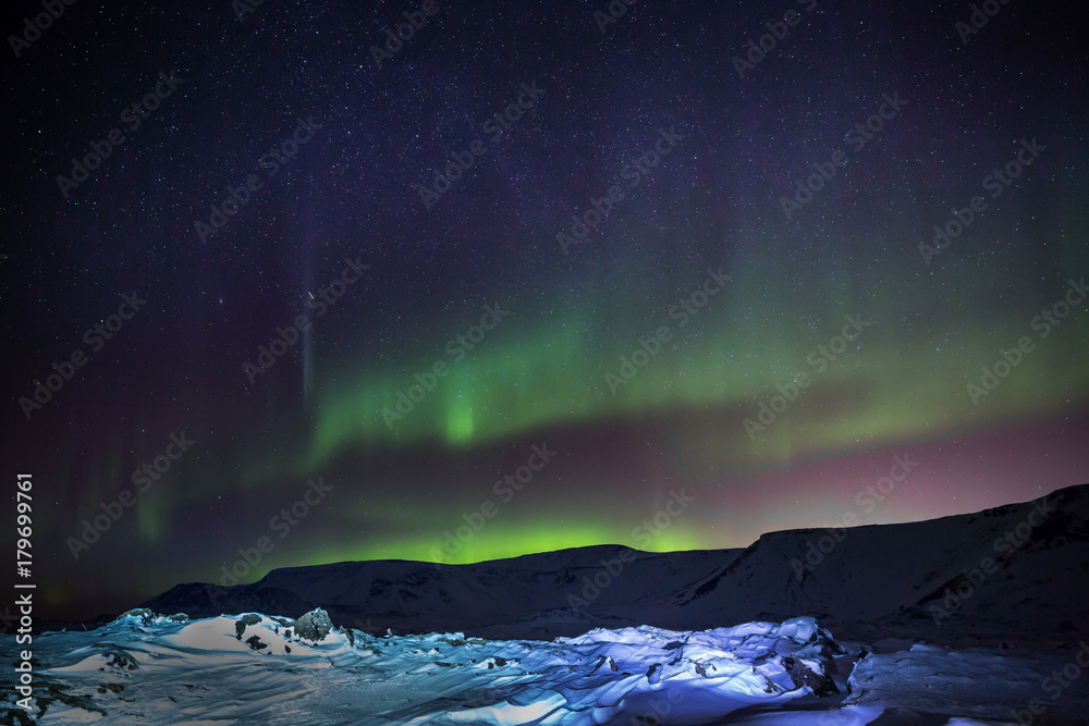 Aurora borealis / Polarlicht über dem winterlichen Island