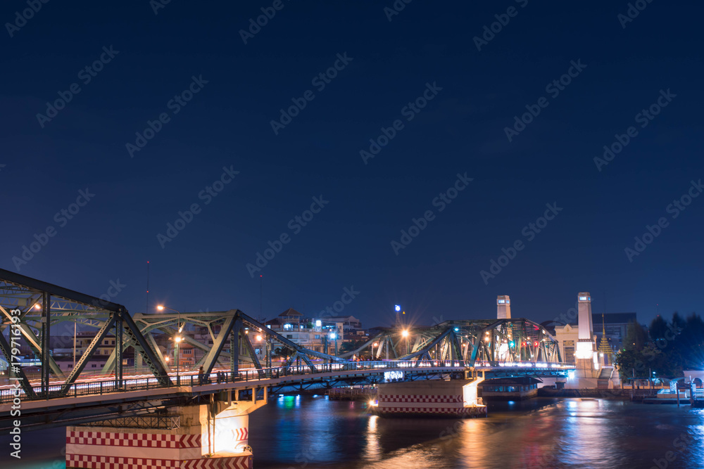 夜景　 バンコク　タイランド　チャオプラヤの橋