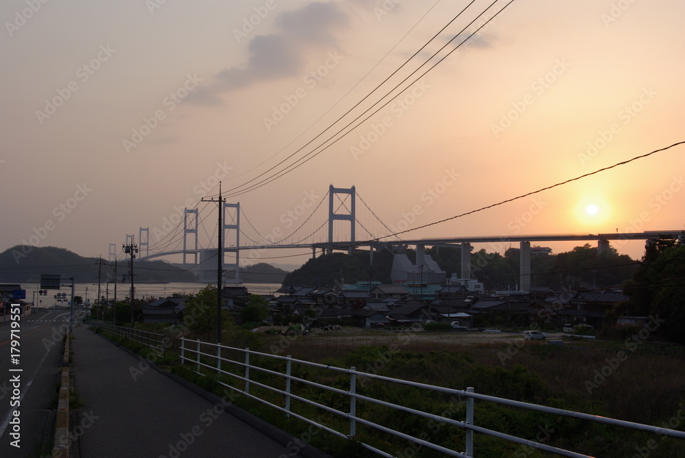 Obraz premium しまなみ海道 大島からの来島海峡大橋