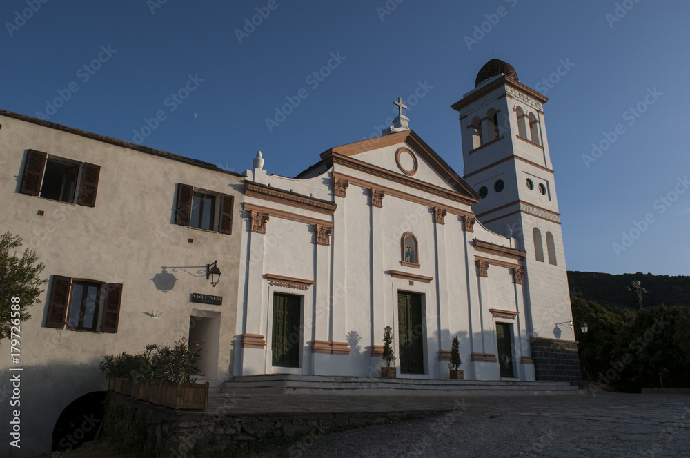 Corsica, 28/08/2017: l'ex convento di Santa Maria della Natività (XVI secolo) di Botticella, occupato prima dai monaci cappuccini e oggi trasformato in municipio, scuola e sala da ballo 