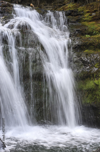 Fototapeta Naklejka Na Ścianę i Meble -  Water splashing down the falls.