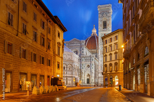 Fototapeta Naklejka Na Ścianę i Meble -  Florence. Night street.