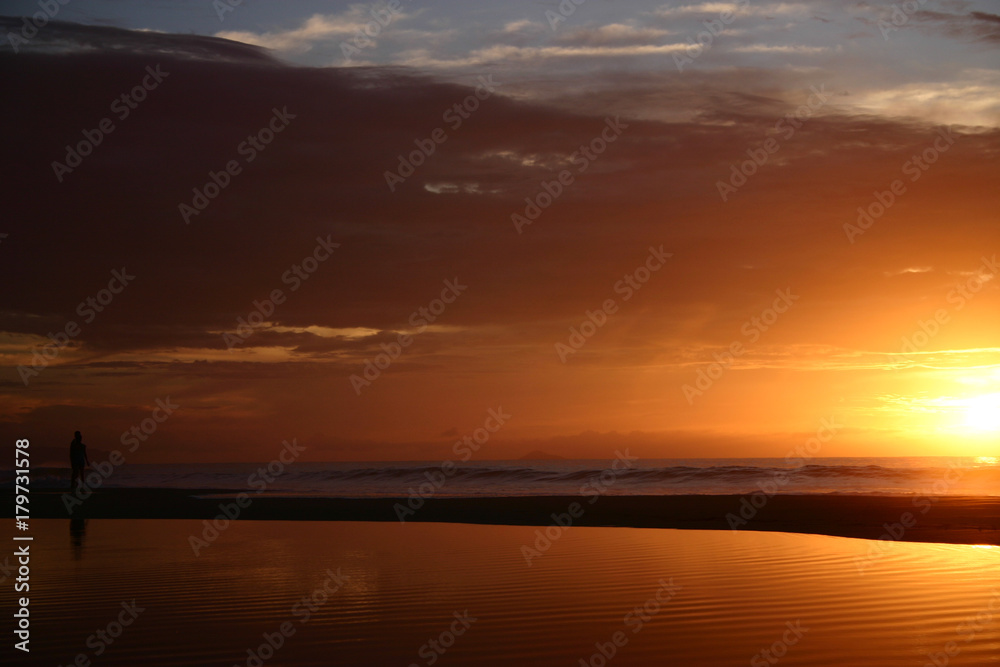 Naklejka premium Reflections of the Setting Sun 