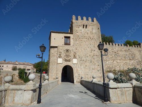 Toledo,ciudad de España, capital de la provincia homónima, de la comunidad autónoma de Castilla La Mancha y antigua sede de la Corte de Castilla photo