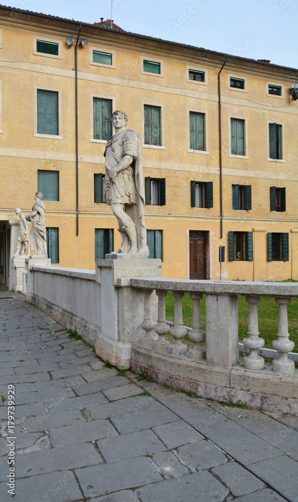 Naklejka premium Castelfranco Veneto and statues in Piazza della Chiesa, Liberty street in Italy, Europe