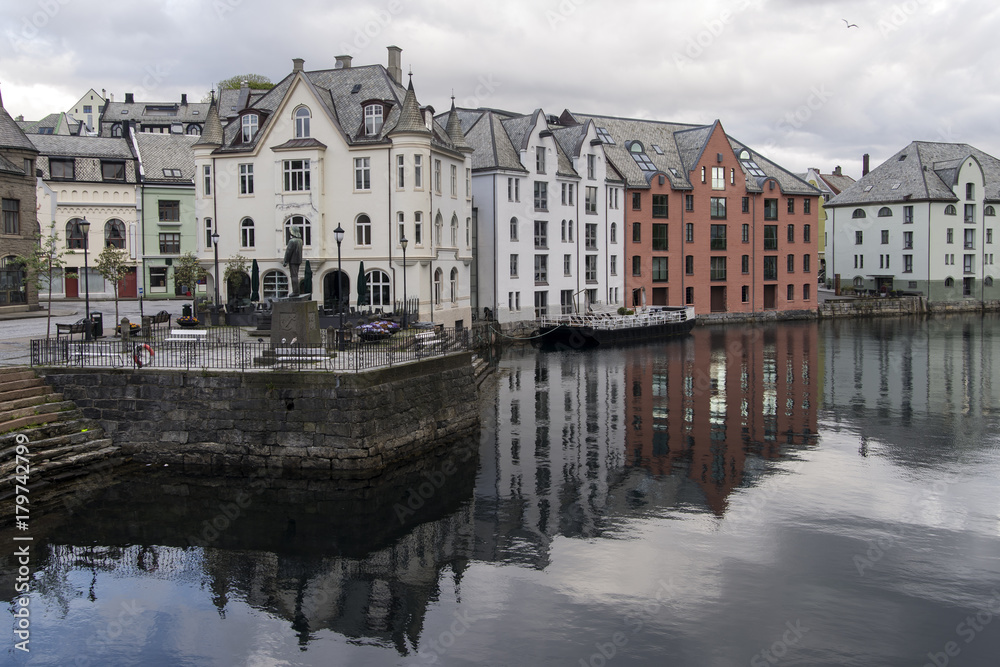 Fototapeta premium CIUDAD DE ALESUND