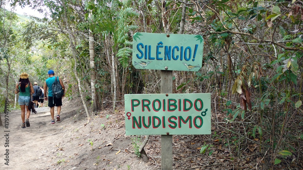 Fototapeta premium Proibido nudismo
