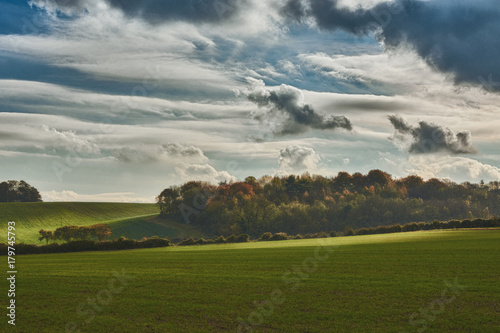 Cuadro en lienzo Autumn sunshine across Weston Hills, near Hitchin, Hertfordshire, England