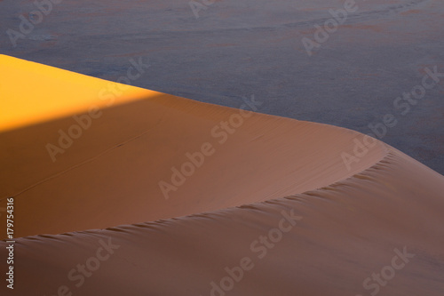 Fototapeta Naklejka Na Ścianę i Meble -  Geometric dune