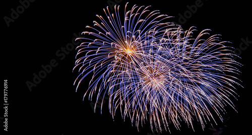 Cuadro en lienzo Fireworks display at bonfire 4th of November celebration, Kenilworth Castle, UK