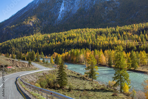 View of the Chuya Highway in autumn, Altai Republic, Russia. © De Visu