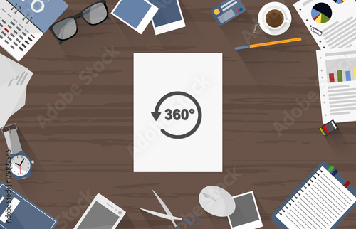 360 Grad - Dokument auf Schreibtisch