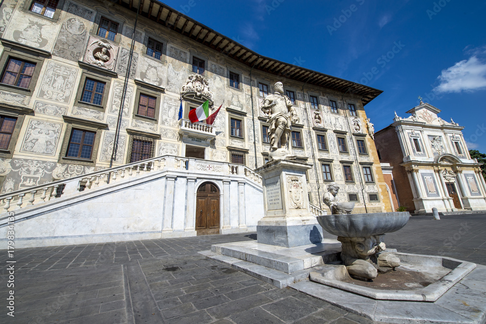 Building of University on Piazza dei Cavalieri (Palazzo della Carovana) decorated with sculptures of Grand Dukes of Tuscany. Pisa, Italy