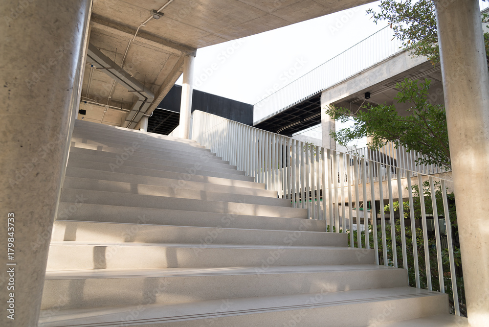 Obraz premium Light and shadows of white iron bar projected onto the white stairway.