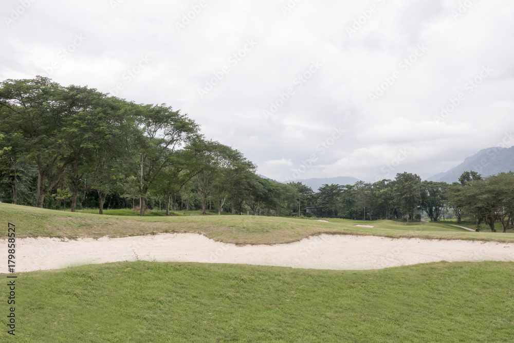 Obraz premium Sand bunkers on the golf course for backdrop background use.