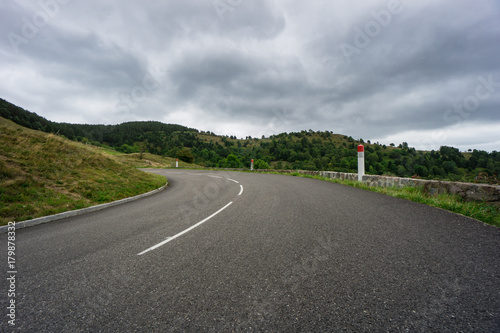 Obraz na płótnie France - Motorbike route through french mountains called route de cretes w salonie