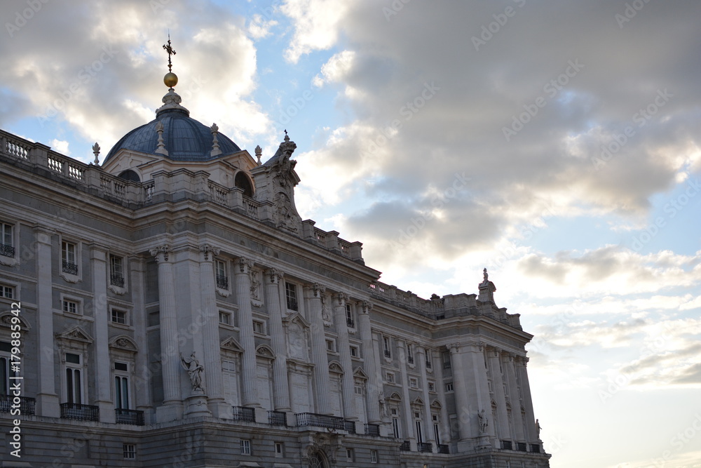 Palacio Real de Madrid al atardecer