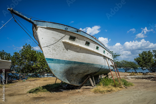 Boat on the shore © Nathan