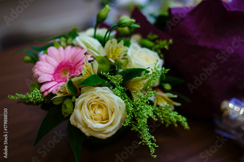 pink daisy white rose