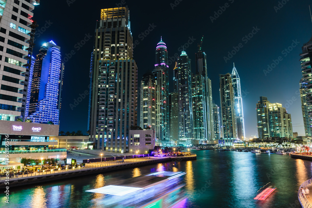Fototapeta premium A view of Dubai Marina at Dusk