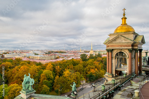 Obraz na płótnie A bell tower of St. Isaak's Cathedral and a view of Saint-Petersburg from the top w salonie