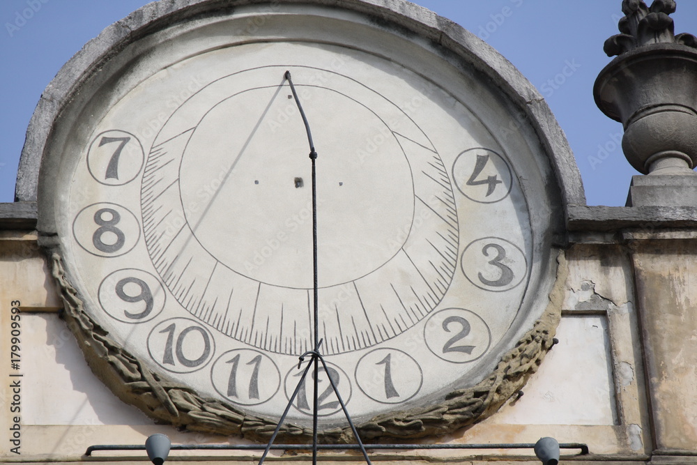 Obraz premium ancient clock, sundial