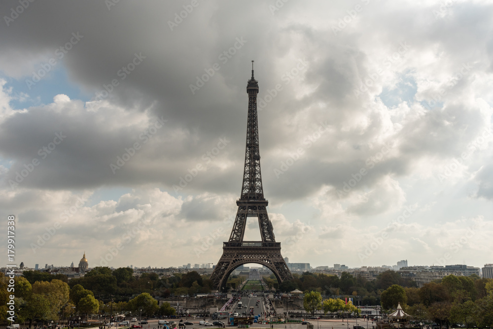 Fototapeta premium Eiffel Tower viewed from Trocadero in October