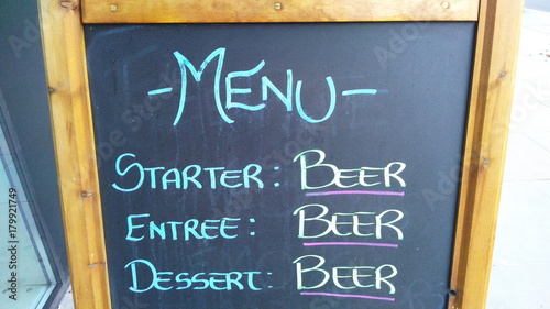 Obraz na płótnie Funny beer menu on a chalkboard w salonie