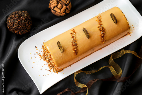 bûche de noël caramel praliné 5