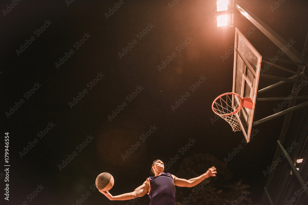 Obraz premium Stylish basketball player