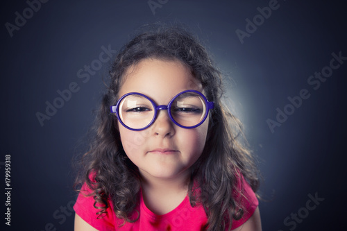 Tableau sur toile Little myopic girl