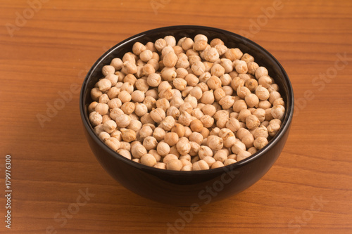 Chickpeas in a black bowl