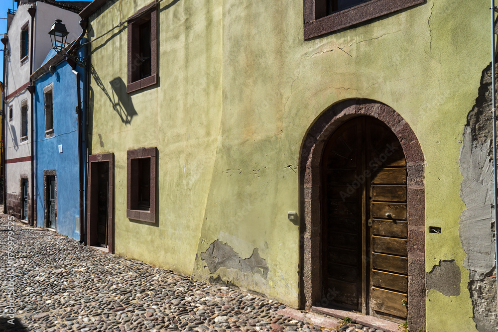Fototapeta premium Altstadt von Bosa in Sardinien, Italien