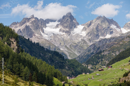 The Susten Pass near Aderbogen, Switzerland © Robin Weaver