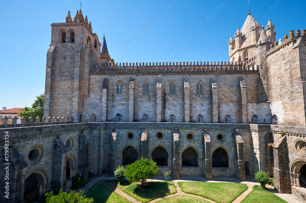 Cathedral (Se) of Evora with the cloister circumjacent the interior courtyard. Evora. Portugal.