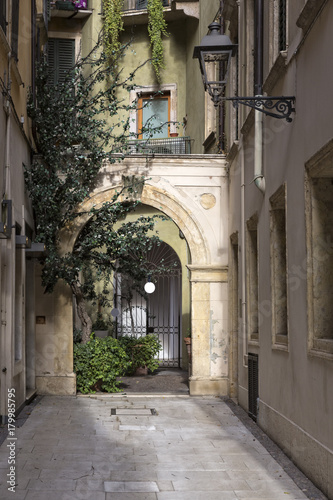 Fototapeta Naklejka Na Ścianę i Meble -  Gasse in Verona, Italien