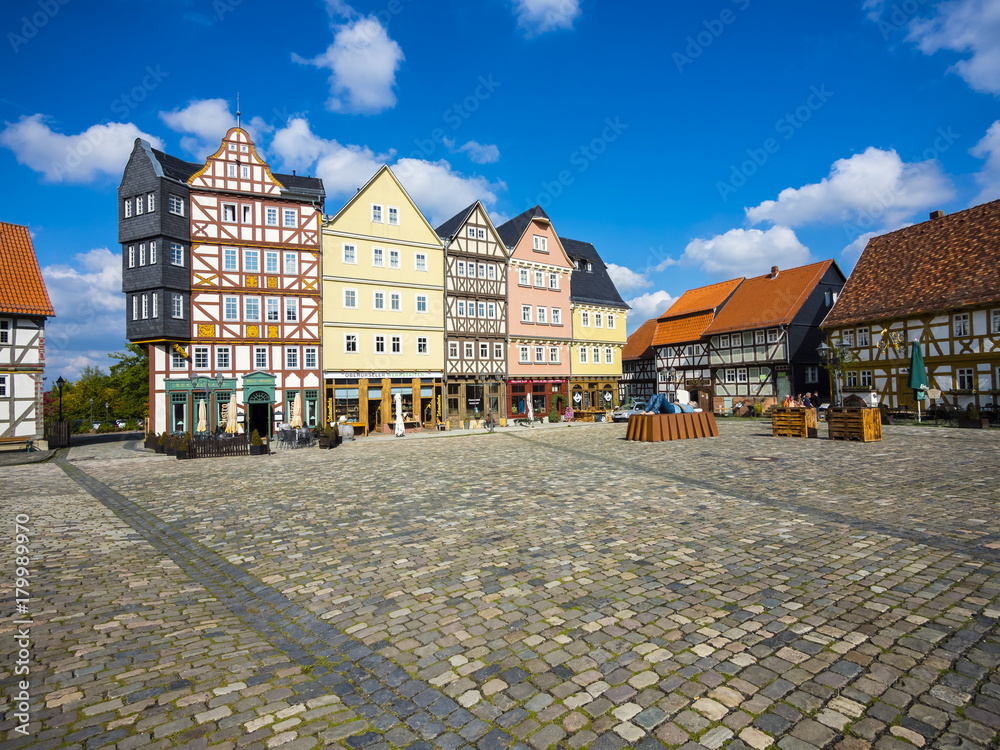 Nachgebildete Fachwerkhäuser mit Marktplatz im Freilichtmuseum Hessenpark, Neu Anspach, Hessen, Deutschland
