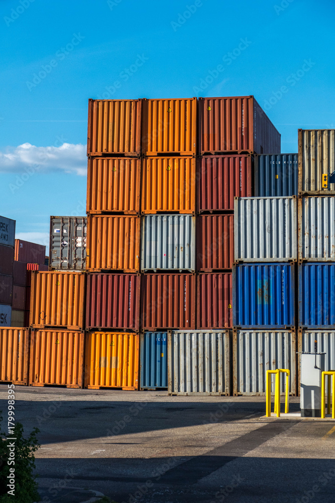 Fototapeta premium Schiffscontainer im Containerhafen