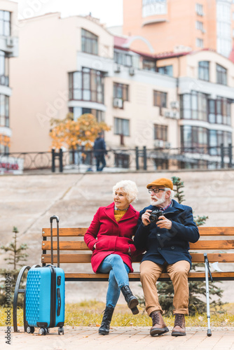 tourist couple on bench © LIGHTFIELD STUDIOS