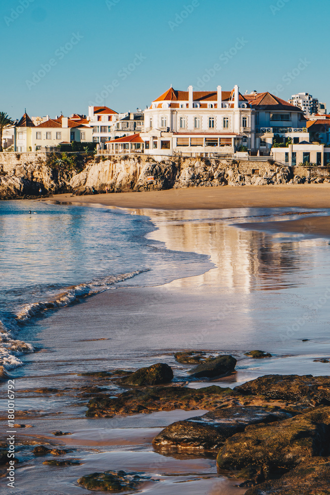 Φωτογραφία Cascais, Portugal beach in the morning with no tourists on the beach